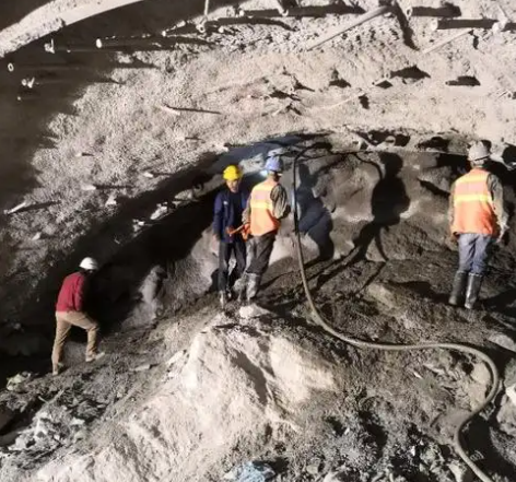 来凤拱顶带模注浆料的施工流程及注意事项